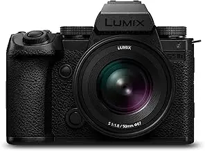 Panasonic LUMIX DC-S5M2XCE Spiegellose Vollformatkamera mit S 50mm F1.8 Objektiv
